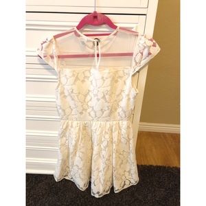 Forever 21 Short Sleeve Lace Dress